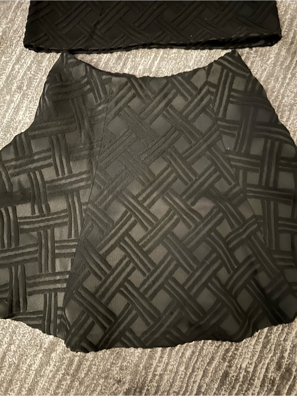 Alice + Olivia textured geometric SKIRT SET - Picture 4 of 12